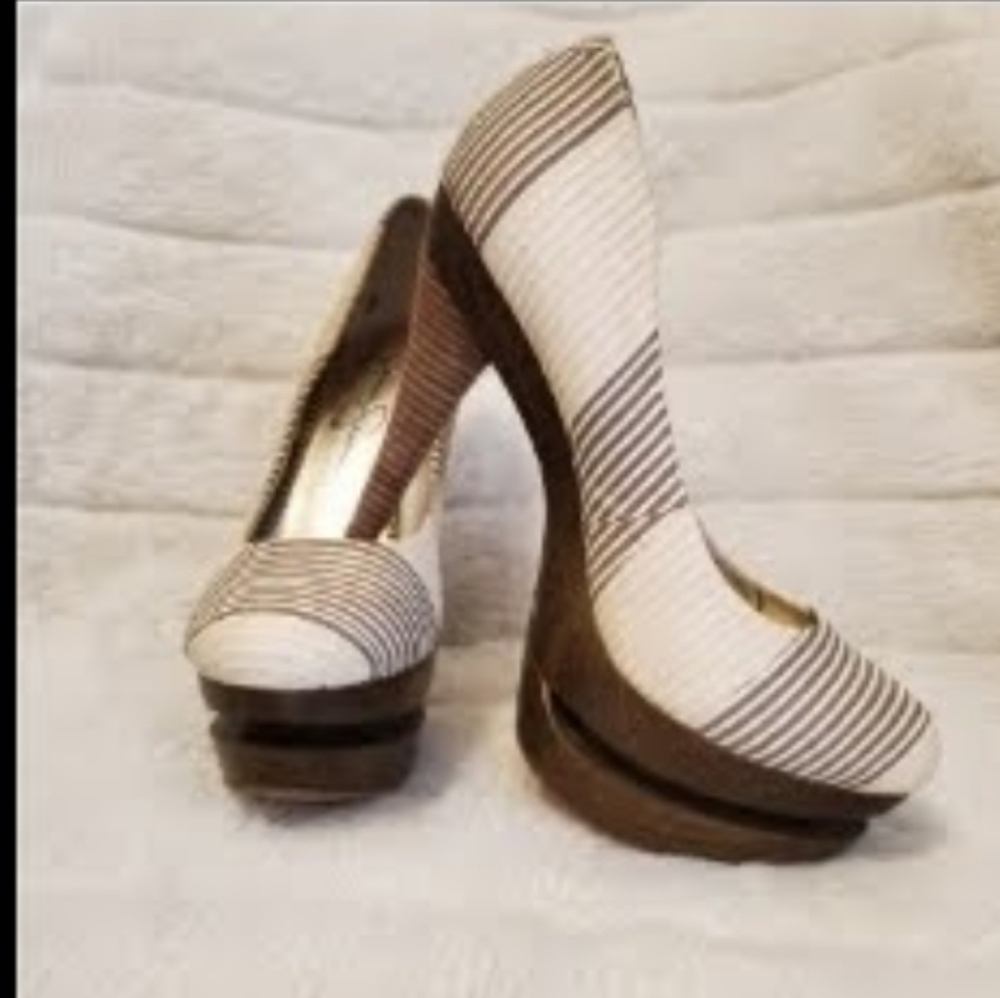 Jessica Simpson size 7 platform heels cream brown